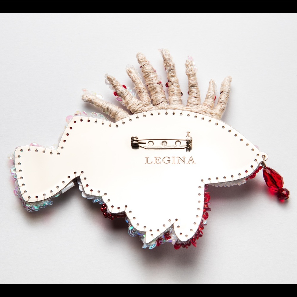 Red Vine Lionfish Brooch - Picture 4 of 5